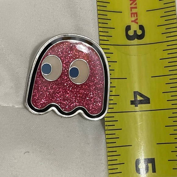 Pac-Man pink sparkle ghost pin - Picture 4 of 5